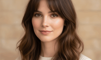 découvrez la frange rideau, la tendance coiffure incontournable de 2025, parfaite pour sublimer votre visage et adoucir vos traits avec élégance.