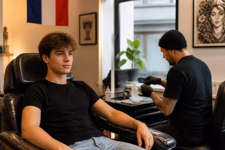 découvrez l'âge légal pour se faire tatouer en france, les règles et conditions à respecter avant de franchir le pas.