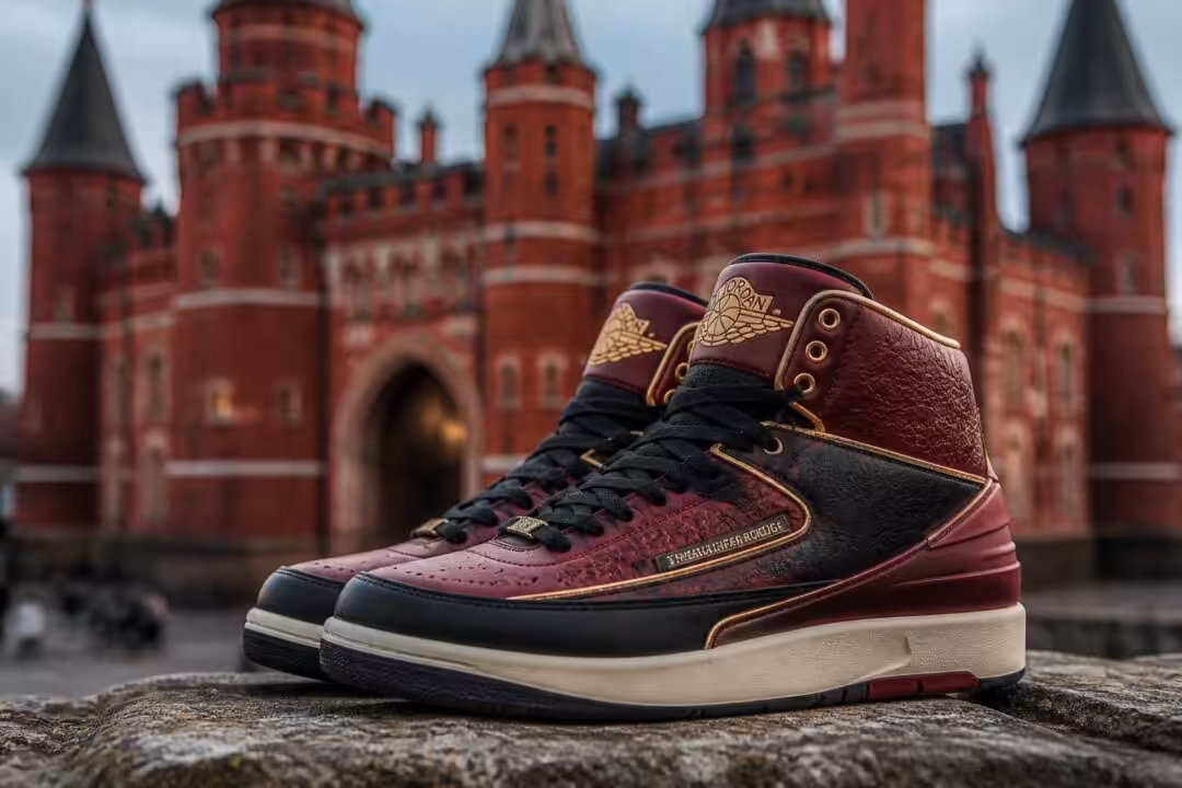 découvrez la jordan 2 maison chateau rouge, une collaboration streetwear unique qui réinvente un modèle classique avec style et originalité.