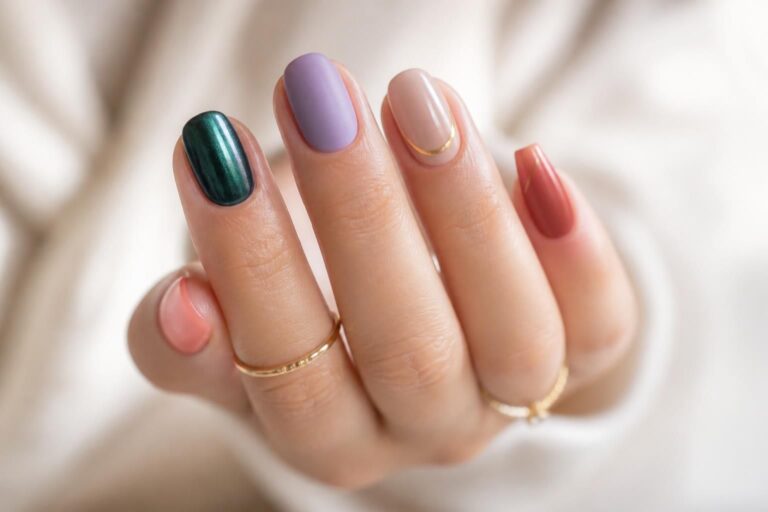 découvrez les tendances ongles 2026 grâce à notre guide complet : couleurs incontournables, formes stylées et idées créatives à adopter pour une manucure parfaite.