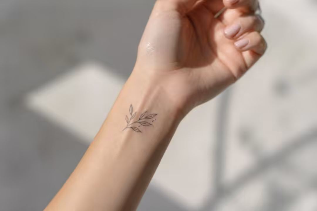 découvrez des idées de tatouages pour poignet femme, alliant finesse, élégance et symbolisme pour un style unique et personnalisé.