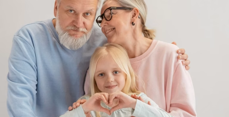 En avançant en âge, ces 3 attentes clés des parents envers leurs enfants adultes, révélées par une étude