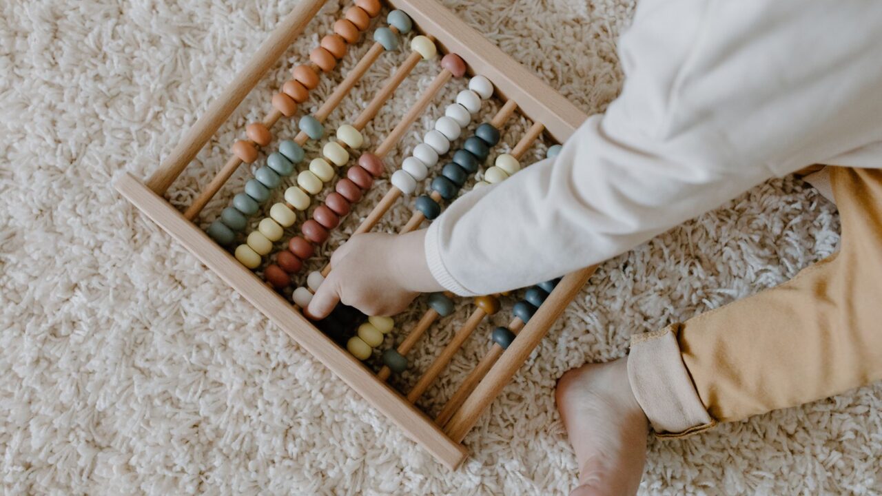 Révolution dans le calcul des trimestres pour enfant : quels impacts pour la retraite avec les nouveaux décrets ?