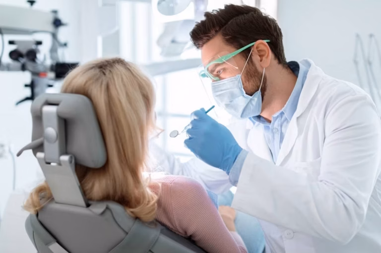 Carie dent du fond : comment détecter et traiter efficacement