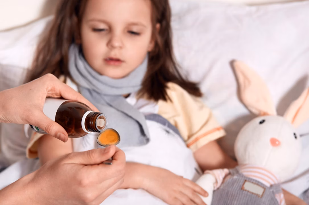 Première expérience alcoolique de votre enfant : les conseils essentiels de la psychologue Amélie Boukhobza pour un accompagnement serein