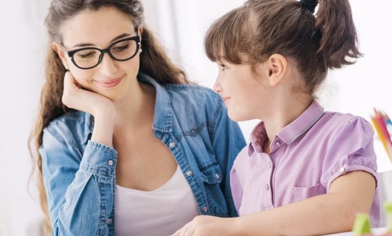 Première rentrée scolaire : conseils pratiques pour accompagner votre enfant à surmonter la séparation en douceur