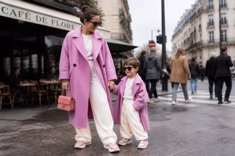 découvrez le débat autour du look assorti parent-enfant : une tendance mode adorable ou une exagération narcissique ? analyse et avis sur cette pratique vestimentaire.